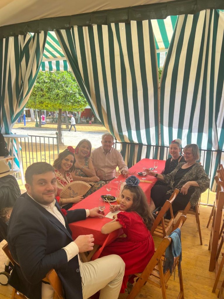 Personas en una caseta en Sevilla